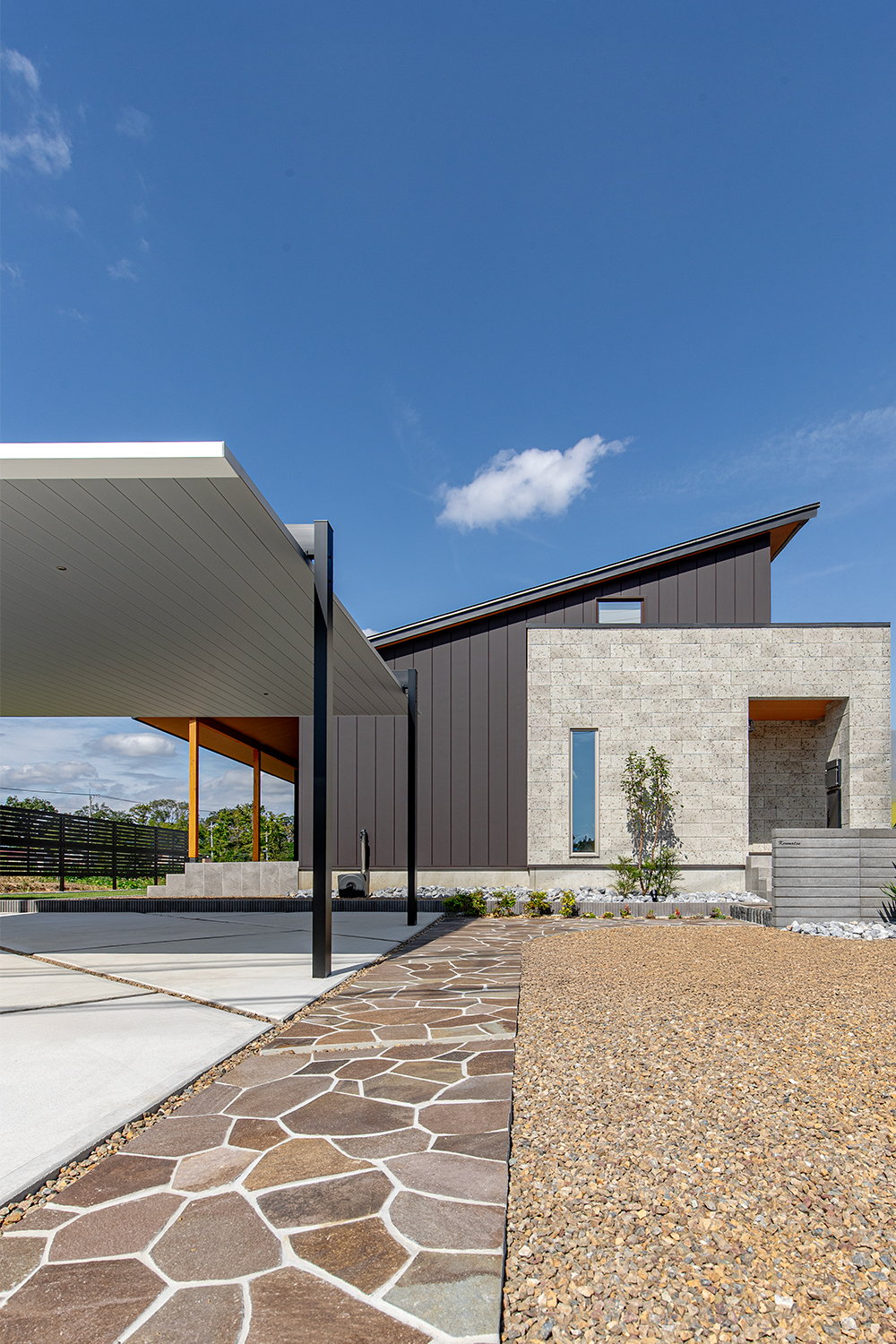 静粛性と高気密性能が生み出す穏やかな空間の家-外観3